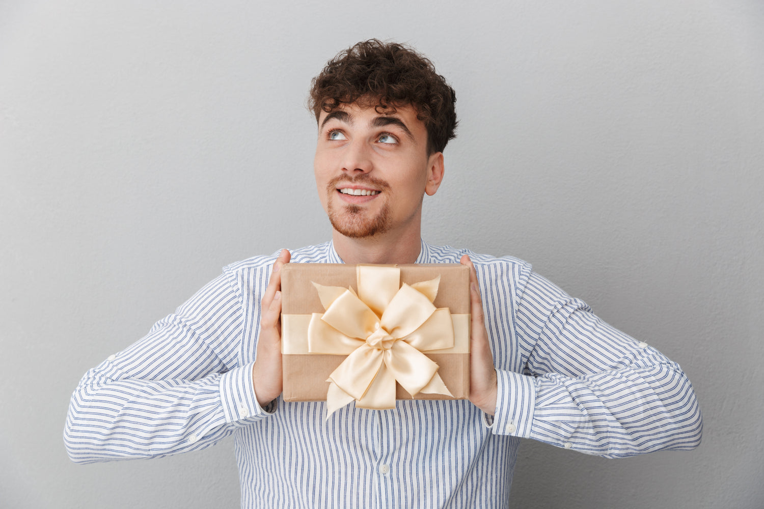 Cadeaux personnalisés homme – accessoires, mugs et trousses originales