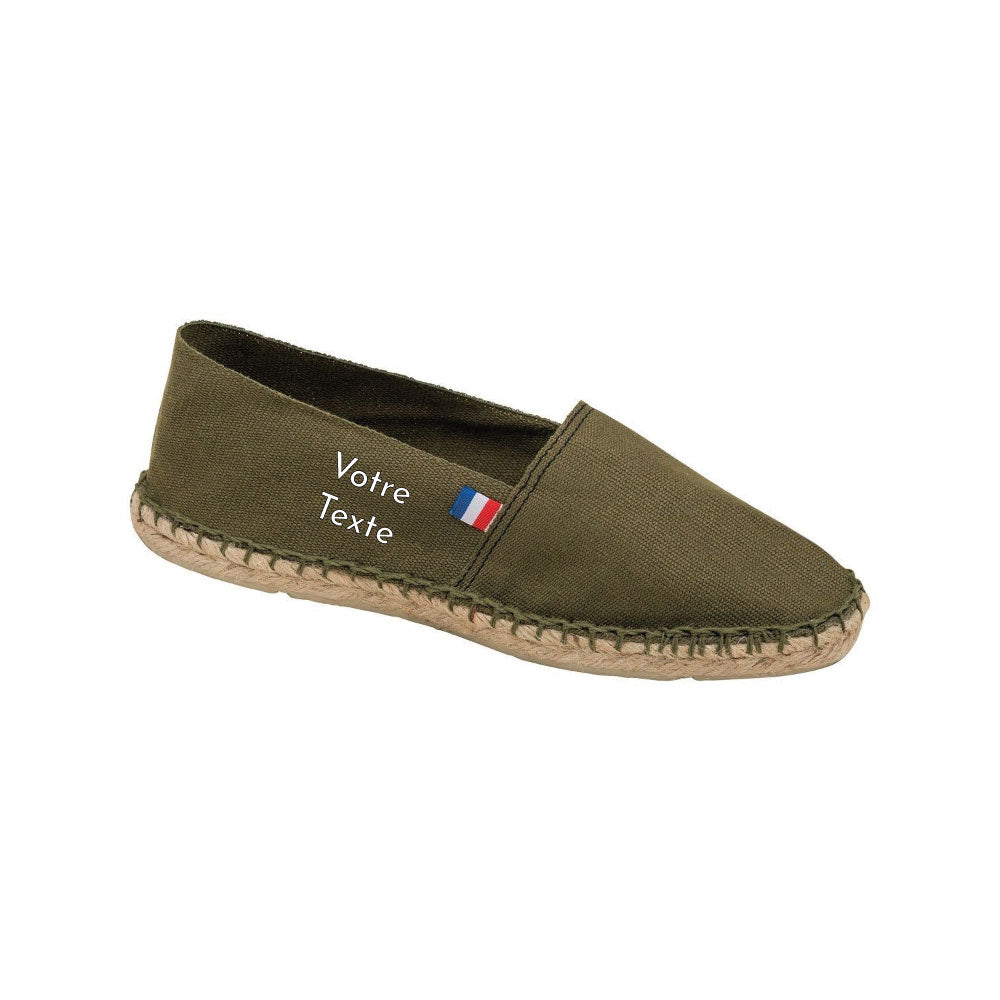 Espadrilles unisexes personnalisées Made in France – impression de texte sur le côté, toile 100 % coton, semelles en jute et caoutchouc kaki.